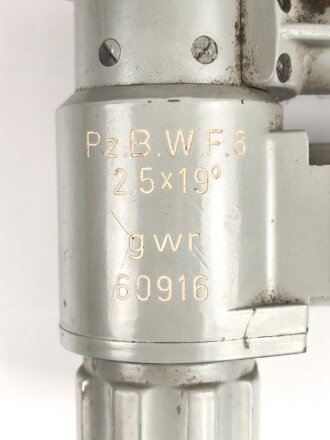 Pz.B.W.F.8  ( Panzer Beobachtungs Winkel Fernrohr für Bunkeranlagen ) Originallack, klare Durchsicht, Strichplatte deutlich. Guter Zustand
