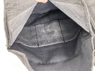 Wehrmacht, Beutel für Gewehrgranaten . Dunkelblaues, ungebrauchtes Stück mit Lagerspuren, ungereinigt