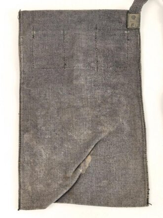 Wehrmacht, Beutel für Gewehrgranaten . Dunkelblaues, ungebrauchtes Stück mit Lagerspuren, ungereinigt