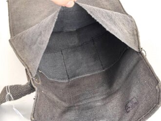 Wehrmacht, Beutel für Gewehrgranaten . Dunkelblaues, ungebrauchtes Stück mit Lagerspuren, ungereinigt