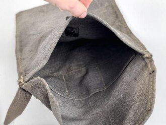 Wehrmacht, Beutel für Gewehrgranaten . Graues, ungebrauchtes Stück mit Lagerspuren, ungereinigt