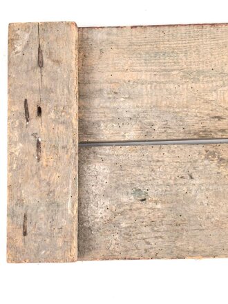 Luftwaffe, Holzschild " Durchgang gesperrt" Der Flug Platz Kommandant. Originallack, ungereinigtes Stück, Maße 28 x 50cm. Aus einem keller Nahe dem ehemaligen Flugplatz Huchenfeld bei Pforzheim.
