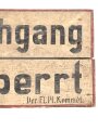 Luftwaffe, Holzschild " Durchgang gesperrt" Der Flug Platz Kommandant. Originallack, ungereinigtes Stück, Maße 28 x 50cm. Aus einem keller Nahe dem ehemaligen Flugplatz Huchenfeld bei Pforzheim.
