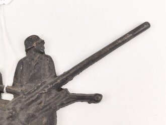 Eisenguß Relief 2cm Flak mit Bedienung Darstellend. Breite des "Sockel" 22cm