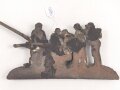 Eisenguß Relief 2cm Flak mit Bedienung Darstellend. Breite des "Sockel" 22cm