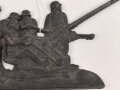 Eisenguß Relief 2cm Flak mit Bedienung Darstellend. Breite des "Sockel" 22cm