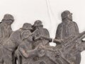 Eisenguß Relief 2cm Flak mit Bedienung Darstellend. Breite des "Sockel" 22cm