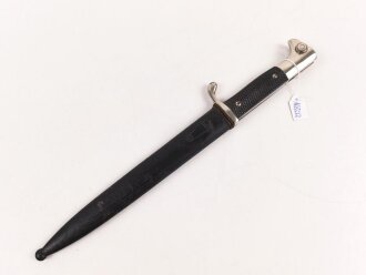 Extraseitengewehr KS98 Wehrmacht. Saubere Klinge von Eickhorn Solingen, die Scheide mit Koppelwachs vom Ausgehkoppel überzogen. Guter Gesamtzustand