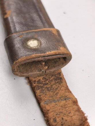 1. Weltkrieg Infanterie Regiment 164, Verliehener Grabendolch " Für hervorragende Tapferkeit Regt. 164" , dazu eine gusseiserne Erinnerungsplakette. Durchmesser der Plakette 22cm, das Namensschild aus Messing aufpoliert. Sehr seltener Grabendolch