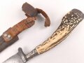 1. Weltkrieg Infanterie Regiment 164, Verliehener Grabendolch " Für hervorragende Tapferkeit Regt. 164" , dazu eine gusseiserne Erinnerungsplakette. Durchmesser der Plakette 22cm, das Namensschild aus Messing aufpoliert. Sehr seltener Grabendolch, leider