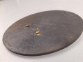 1. Weltkrieg Infanterie Regiment 164, Verliehener Grabendolch " Für hervorragende Tapferkeit Regt. 164" , dazu eine gusseiserne Erinnerungsplakette. Durchmesser der Plakette 22cm, das Namensschild aus Messing aufpoliert. Sehr seltener Grabendolch, leider