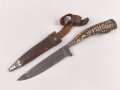 1. Weltkrieg Infanterie Regiment 164, Verliehener Grabendolch " Für hervorragende Tapferkeit Regt. 164" , dazu eine gusseiserne Erinnerungsplakette. Durchmesser der Plakette 22cm, das Namensschild aus Messing aufpoliert. Sehr seltener Grabendolch, leider