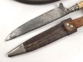1. Weltkrieg Infanterie Regiment 164, Verliehener Grabendolch " Für hervorragende Tapferkeit Regt. 164" , dazu eine gusseiserne Erinnerungsplakette. Durchmesser der Plakette 22cm, das Namensschild aus Messing aufpoliert. Sehr seltener Grabendolch