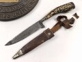 1. Weltkrieg Infanterie Regiment 164, Verliehener Grabendolch " Für hervorragende Tapferkeit Regt. 164" , dazu eine gusseiserne Erinnerungsplakette. Durchmesser der Plakette 22cm, das Namensschild aus Messing aufpoliert. Sehr seltener Grabendolch