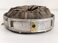 Innenfutter Wehrmacht für einen Stahlhelm Modell 1935, Datiert 1939,  für Kopfgrösse 59 und Glockengrösse 66. Innne mit Klebstoff verschmiert.