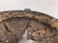 Innenfutter Wehrmacht für einen Stahlhelm Modell 1935, Datiert 1939,  für Kopfgrösse 59 und Glockengrösse 66. Innne mit Klebstoff verschmiert.