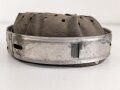 Innenfutter Wehrmacht für einen Stahlhelm Modell 1935, Datiert 1939,  für Kopfgrösse 59 und Glockengrösse 66. Innne mit Klebstoff verschmiert.