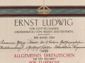 Hessen, Verleihungsurkunde Allgemeines Ehrenzeichen für Tapferkeit, ausgestellt auf einen Angehörigen im Feldartillerie Regiment 25 . Mehrfach gefaltet