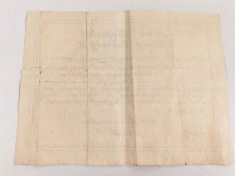 Bayern , Verleihungs Urkunde für das König Ludwig Kreuz für Heimatverdienste, ausgestellt auf einen Unteroffizier des Landwehr Infanterie Regiment 4 am 26.4.1917. Die Urkunde mehrfach gefaltet. Dazu das Abzeichen samt Bandabschnitt