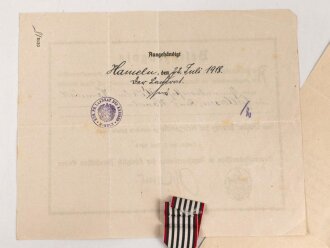 Preussen, Verleihungsurkunde zum Verdienstkreuz für Kriegshilfe, ausgestellt auf einen Gemeidevorsteher am 3.Juni 1918. Mehrfach gefaltet, dazu das Verdienstkreuz am Band
