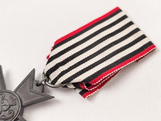 Preussen, Verleihungsurkunde zum Verdienstkreuz für Kriegshilfe, ausgestellt auf einen Gemeidevorsteher am 3.Juni 1918. Mehrfach gefaltet, dazu das Verdienstkreuz am Band