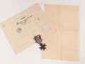 Preussen, Verleihungsurkunde zum Verdienstkreuz für Kriegshilfe, ausgestellt auf einen Gemeidevorsteher am 3.Juni 1918. Mehrfach gefaltet, dazu das Verdienstkreuz am Band