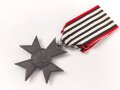 Preussen, Verleihungsurkunde zum Verdienstkreuz für Kriegshilfe, ausgestellt auf einen Gemeidevorsteher am 3.Juni 1918. Mehrfach gefaltet, dazu das Verdienstkreuz am Band