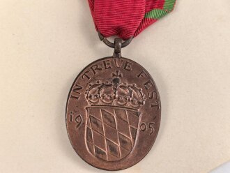 Bayern , Besitzzeugnis zur Jubiläumsmedaille 1905. Mittig gefaltet, dazu die Medaille am Band