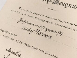 Bayern , Besitzzeugnis zur Jubiläumsmedaille 1905. Mittig gefaltet, dazu die Medaille am Band
