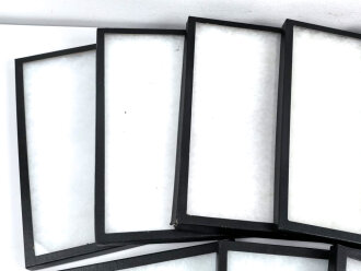 11 Stück  Schaukasten für Orden, Effekten, Nadeln und vieles mehr. Stabiler Karton , Glasscheibe, innen mit Polstervlies ausgelegt. Maße 31,5 x 41,5 cm, Höhe etwa 2,2cm. Gebraucht, aus Sammlungsauflösung