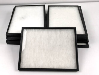 11 Stück Schaukasten für Orden, Effekten, Nadeln und vieles mehr. Stabiler Karton , Glasscheibe, innen mit Polstervlies ausgelegt. Maße 31,5 x 41,5 cm, Höhe etwa 2,2cm. Gebraucht, aus Sammlungsauflösung