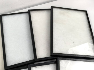 11 Stück Schaukasten für Orden, Effekten, Nadeln und vieles mehr. Stabiler Karton , Glasscheibe, innen mit Polstervlies ausgelegt. Maße 31,5 x 41,5 cm, Höhe etwa 2,2cm. Gebraucht, aus Sammlungsauflösung