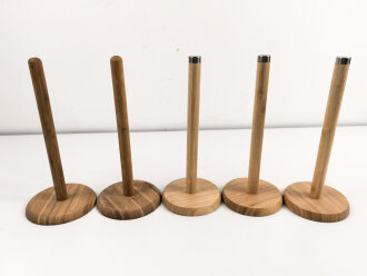 5 x Holzständer für zum Beispiel Stahlhelme. Die Basis je etwa 14cm Durchmesser, Höhe 32cm, gebraucht, aus Sammlungsauflösung