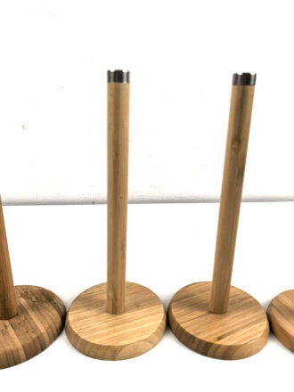 5 x Holzständer für zum Beispiel Stahlhelme. Die Basis je etwa 14cm Durchmesser, Höhe 32cm, gebraucht, aus Sammlungsauflösung