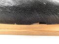 Kopf eines Pferdes aus Kunststoff auf Holzplatte. Maße der Holzplatte etwa 25 x 70cm , original bemalt, ungereinigtes Stück