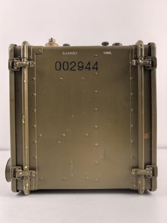 Ungarn Nachkrieg, Tornisterfunkgerät R-108D. Originallack, Optisch einwandfrei, Funktion nicht geprüft, Gerät lässt sich nicht vom Gehäuse lösen, höchstwahrscheinlich unbenutztes Gerät