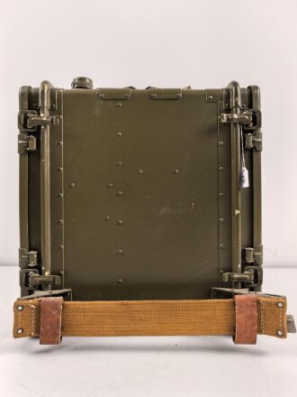 Ungarn Nachkrieg, Tornisterfunkgerät R-108D. Originallack, Optisch einwandfrei, Funktion nicht geprüft, Gerät lässt sich nicht vom Gehäuse lösen, höchstwahrscheinlich unbenutztes Gerät