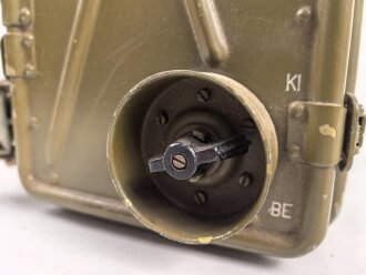 Ungarn Nachkrieg, Tornisterfunkgerät R-108D. Originallack, Optisch einwandfrei, Funktion nicht geprüft, Gerät lässt sich nicht vom Gehäuse lösen, höchstwahrscheinlich unbenutztes Gerät