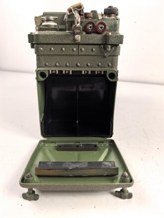 Nationale Volksarmee der DDR, Funkgerät R-107 aus der Zeit des kalten Krieg. Optisch gut, Funktion nicht geprüft