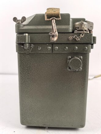 Nationale Volksarmee der DDR, Funkgerät R-107 aus der Zeit des kalten Krieg. Optisch gut, Funktion nicht geprüft