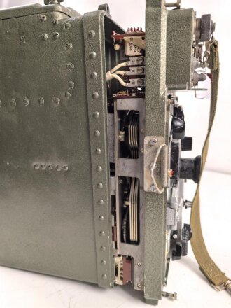 Nationale Volksarmee der DDR, Funkgerät R-107 aus der Zeit des kalten Krieg. Optisch gut, Funktion nicht geprüft