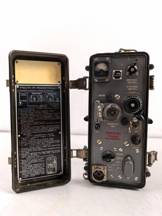 DDR / Russland,Tornisterfunkgerät R-109M. Optisch...