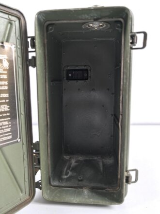 DDR, Gehäuse für ein Tornisterfunkgerät R-109 ? Originallack