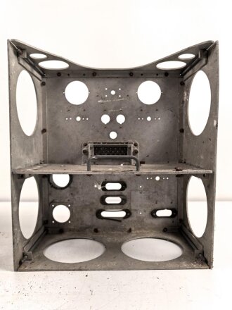 Luftwaffe, Gehäuse zum Netztastgleichrichter NTG2 für "Elster" . Ln 20044. Ungereinigtes Stück, Originallack