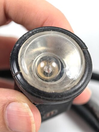 NVA, Russland, kleine Handlampe als Zubehör für Funkgeräte. Funktion nicht geprüft