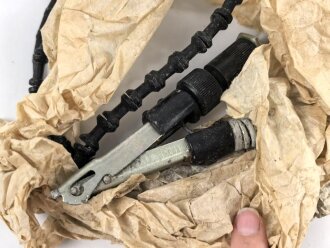 NVA, Russland, Kulikowantenne 1,5 Meter. Benutzt für Funkbetrieb an Fahrzeugen und auch für tragbare Funkgeräte wie z.B. R-105, R-107, R-108. So auch bei der NVA geführt. Ungebraucht, Funktion nicht geprüft