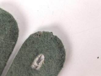 Kriegsmarine Paar Schulterstücke für einen Leutnant auf dunkelgrünem Tuch