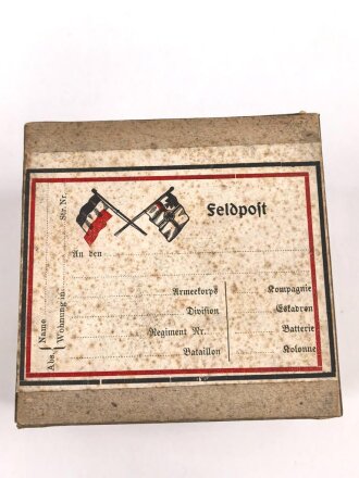 1.Weltkrieg, Feldpostpaket  mit zu befüllender Metalldose. Maße des Karton 7,5 x 10,5 x 10,5cm