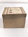 1.Weltkrieg, Feldpostpaket  mit zu befüllender Metalldose. Maße des Karton 7,5 x 10,5 x 10,5cm