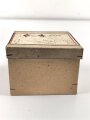 1.Weltkrieg, Feldpostpaket  mit zu befüllender Metalldose. Maße des Karton 7,5 x 10,5 x 10,5cm
